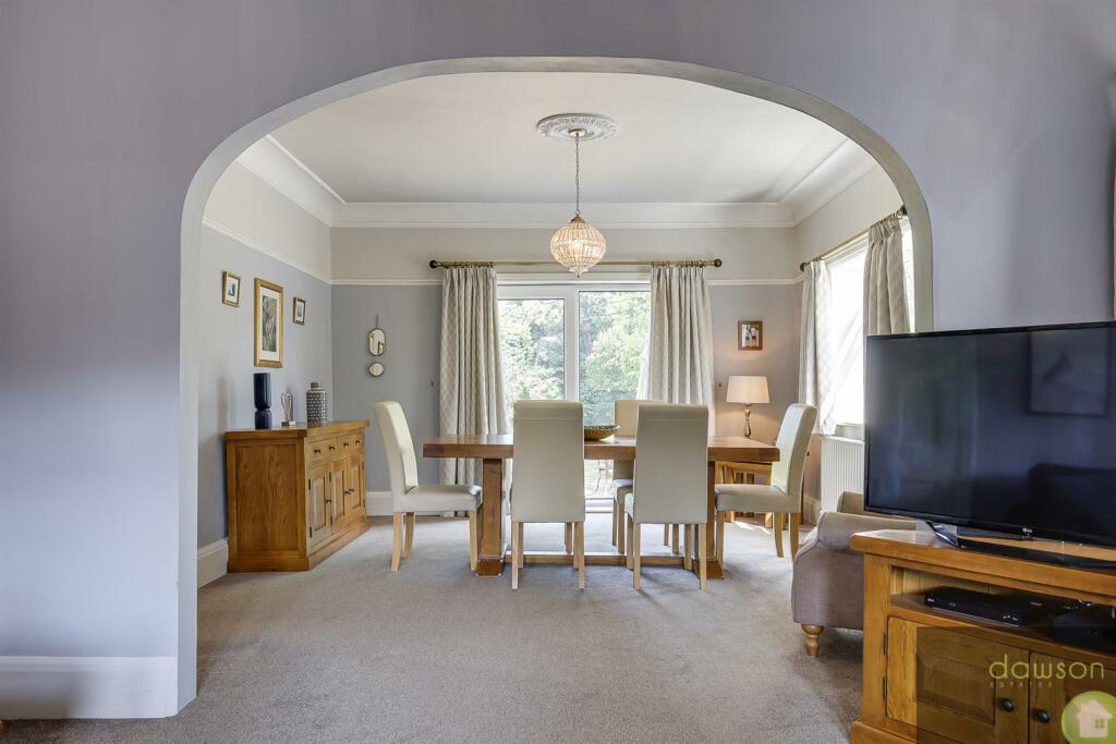 Lounge/Dining Room
