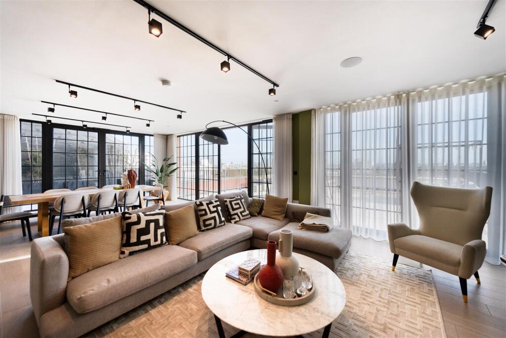 Living area   .jpg
