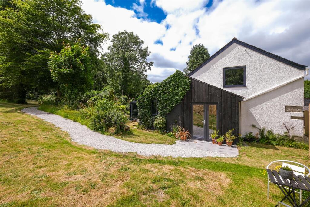 Parry Sterts Cottage-1.jpg