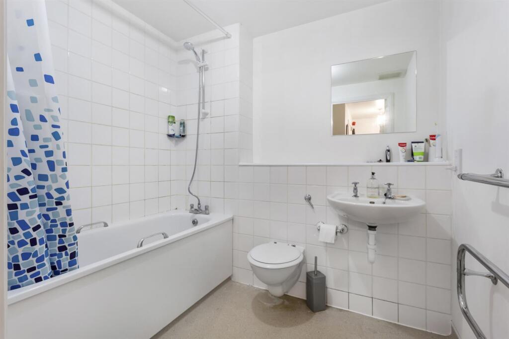 Bathroom.jpg