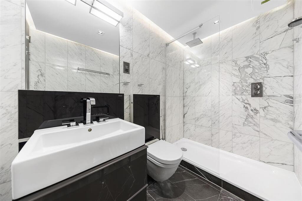 En Suite Bathroom