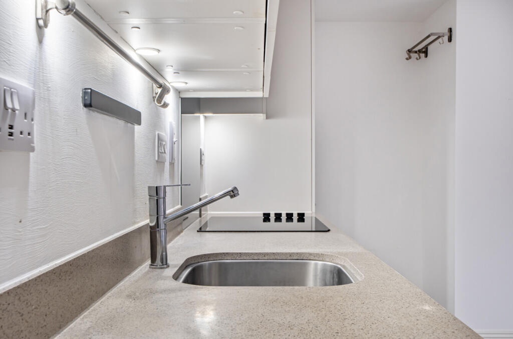 1369097-11-68ee10...