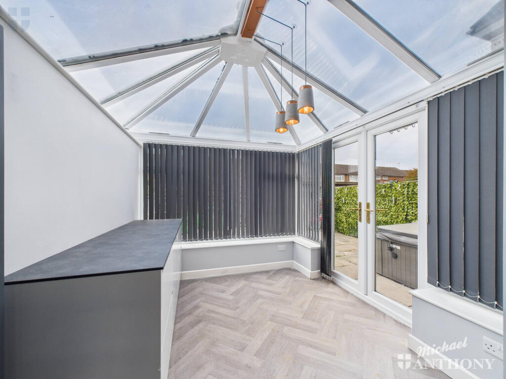 CAM03218G0-PR0779-STILL011