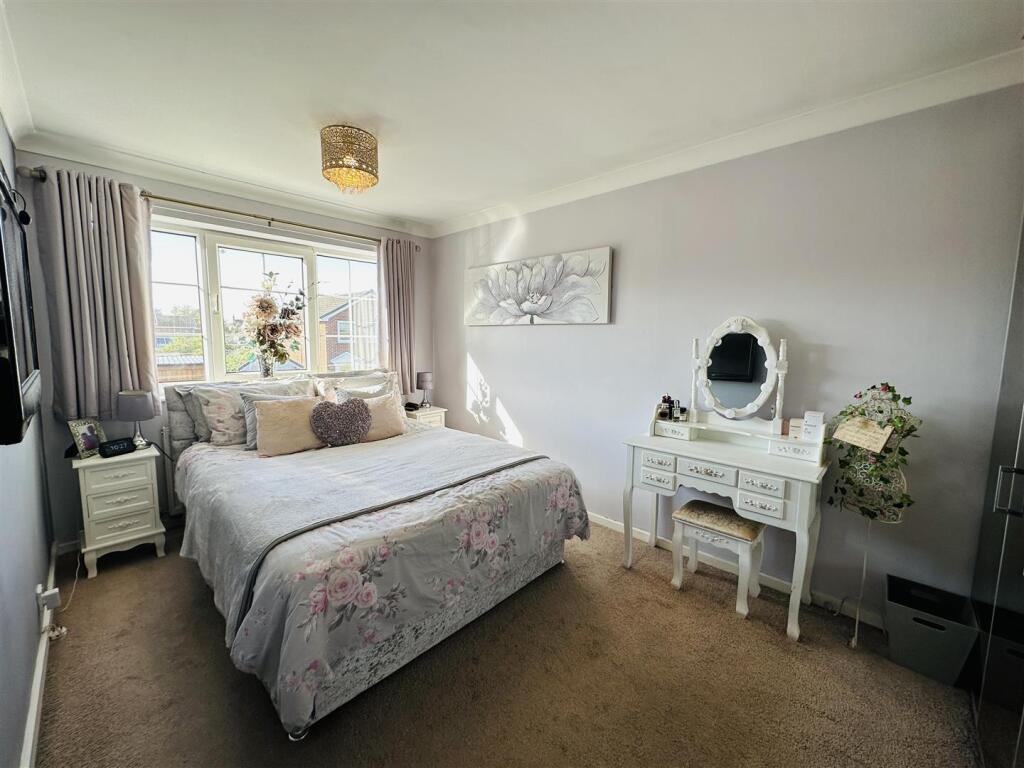 bed 1.jpg