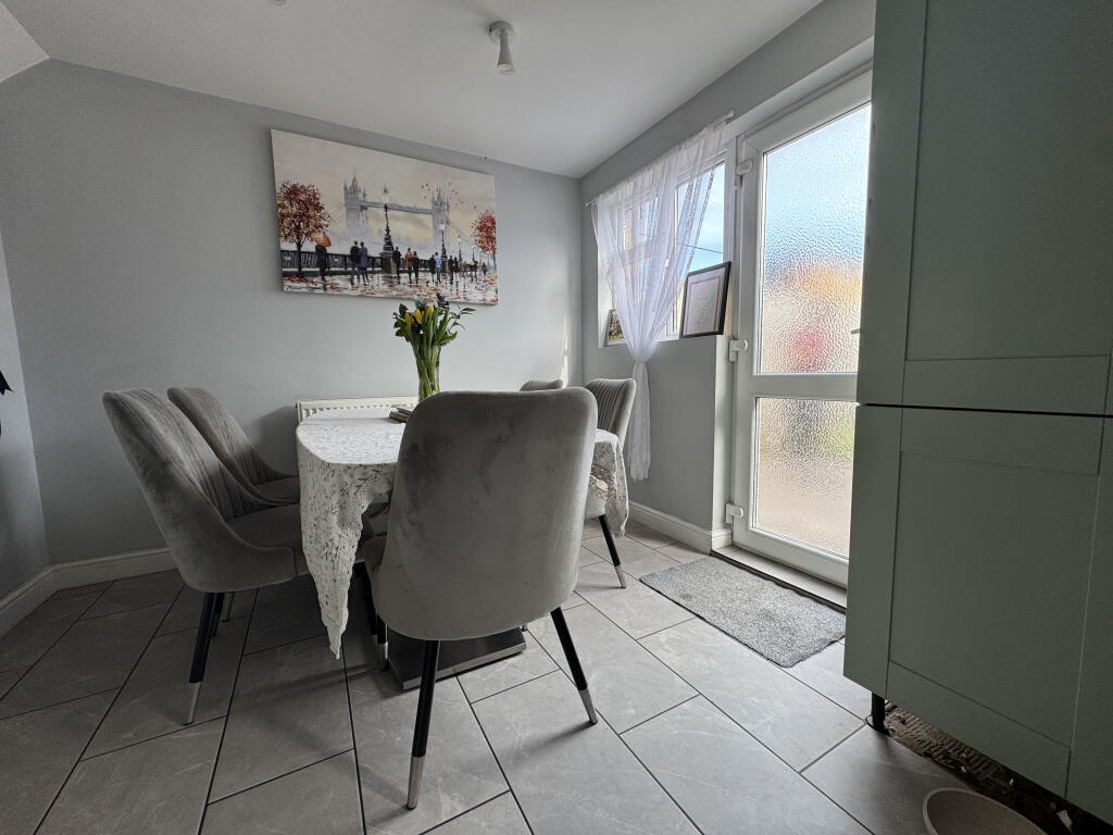 Kitchen/Dining Area 5