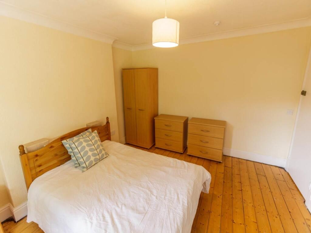 3 St James Drive Bedroom 1 (2).jpg