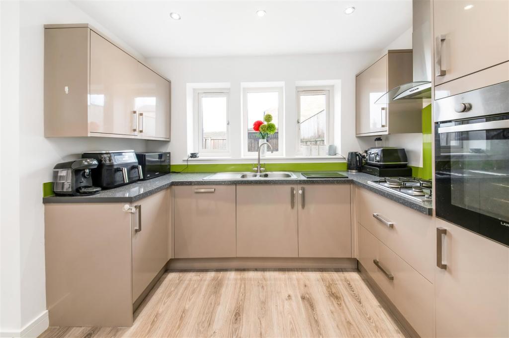 OPEN-PLAN DINING KITCHEN