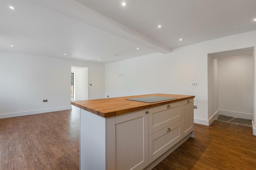 A32 - Barns @ Higher Court Barns, Littlehempston -