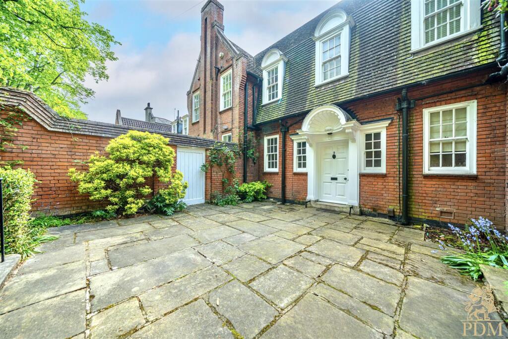 25044- 20 Arlington Drive_009.jpg