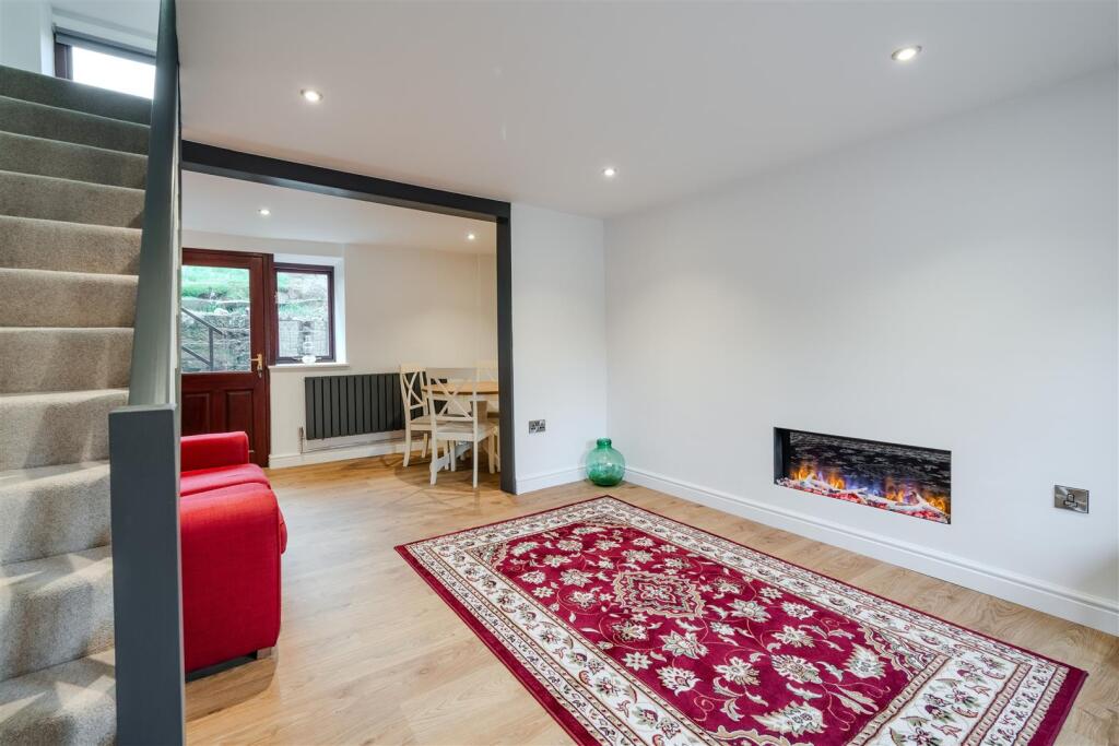 Living Room - Diner.jpg