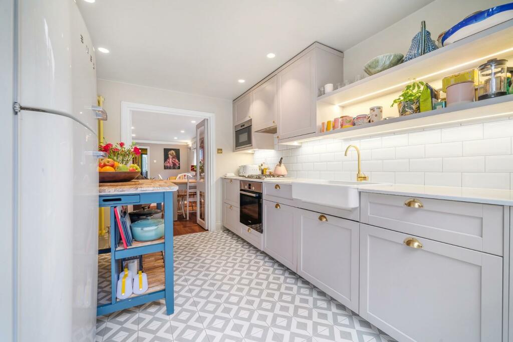 Kitchen (2).jpg