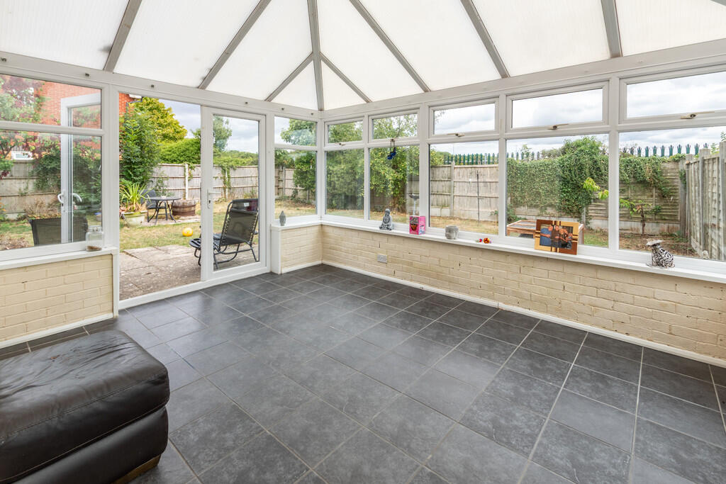 6 Chelmsford Driv...