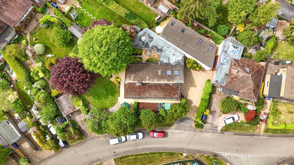 12 Bricketts lane. Flore