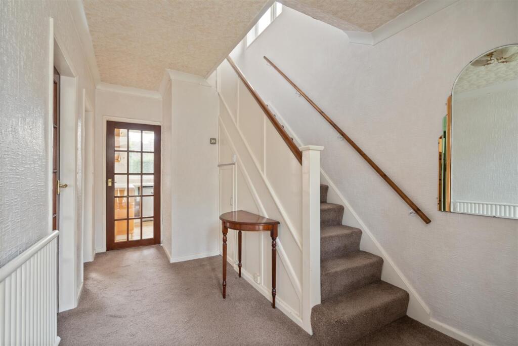 38 Ravenscroft Road_3.jpg