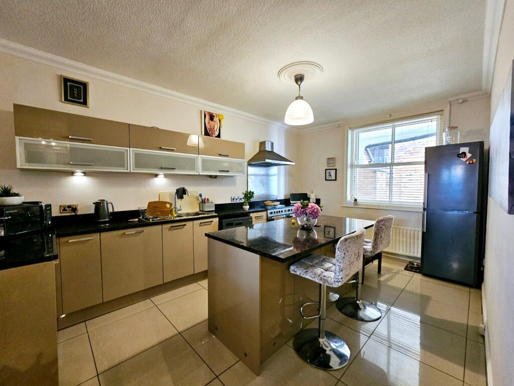 2453fdbd-e254-47cc-8d17-a82a28196fe1