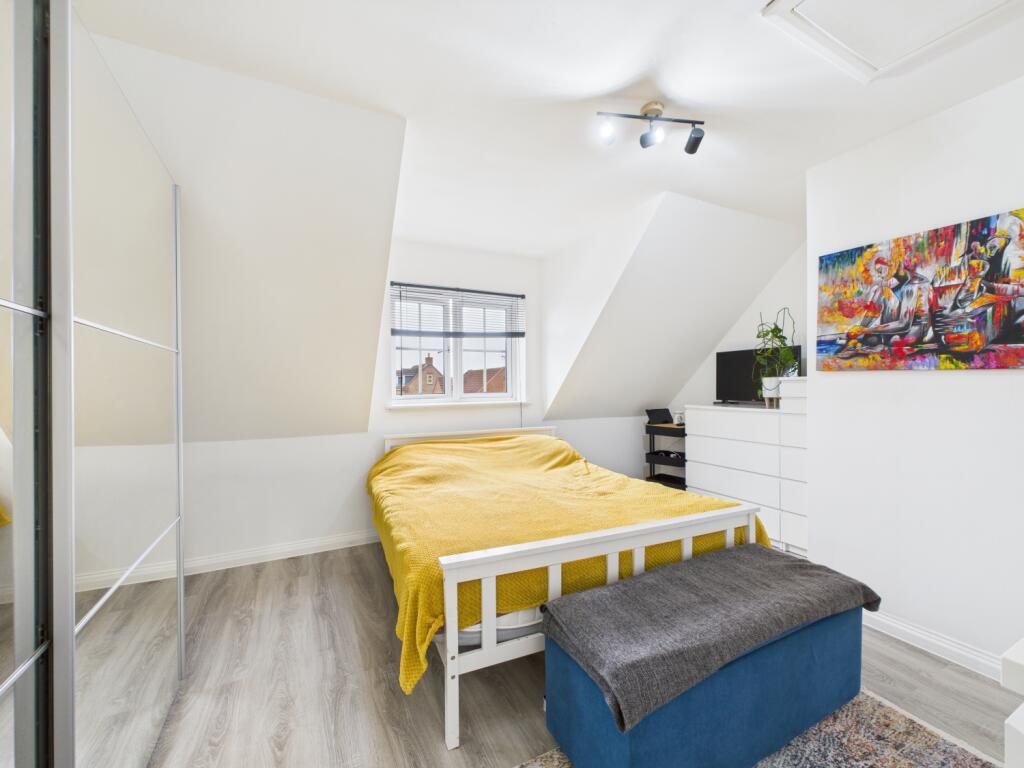 CAM04671G0-PR0024-STILL014