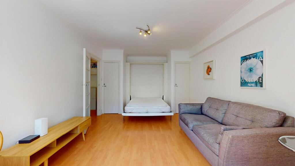 33Redcliffe Closeliving2.jpg