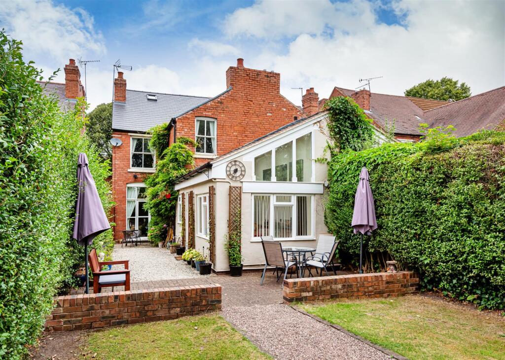 15 Paget Road-garden5.jpg