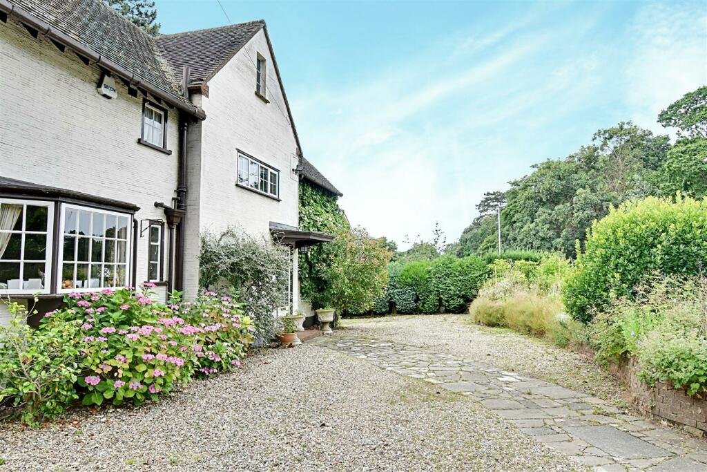 Front Garden.jpg