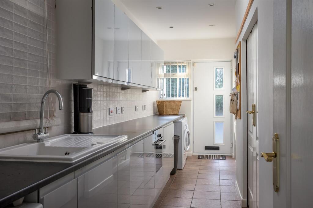 15 - Mead Lodge - GL53 8EX - Web.jpg