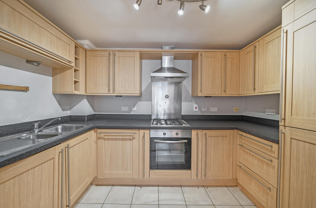 1330835-4-6883456...