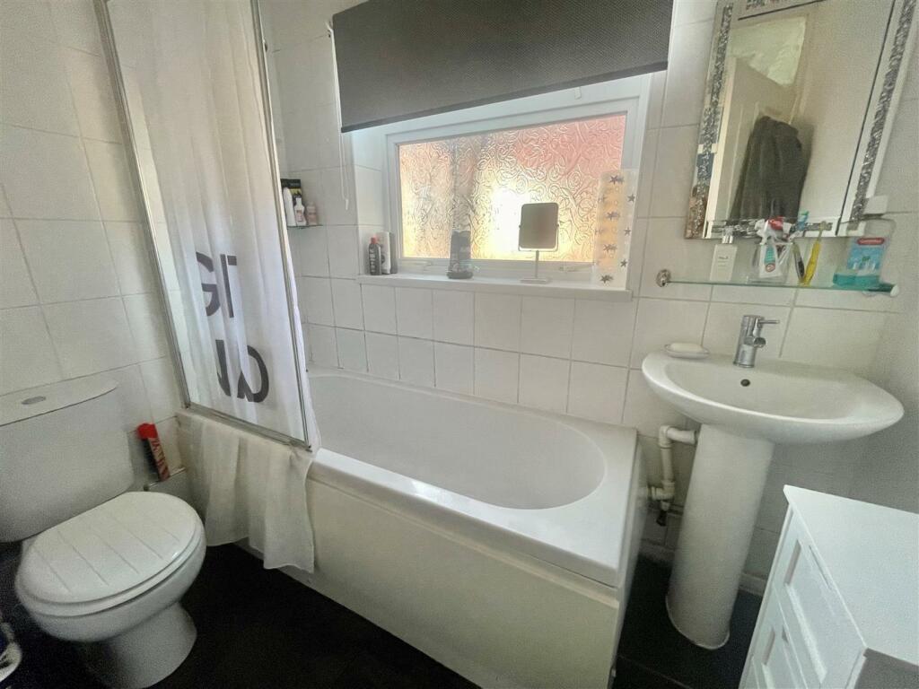 swallowfields bathroom.jpg