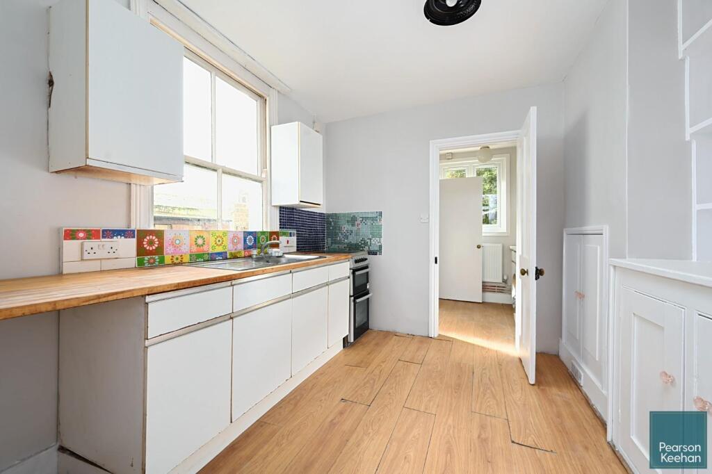 10 Kendal road, BN3 (9).jpg