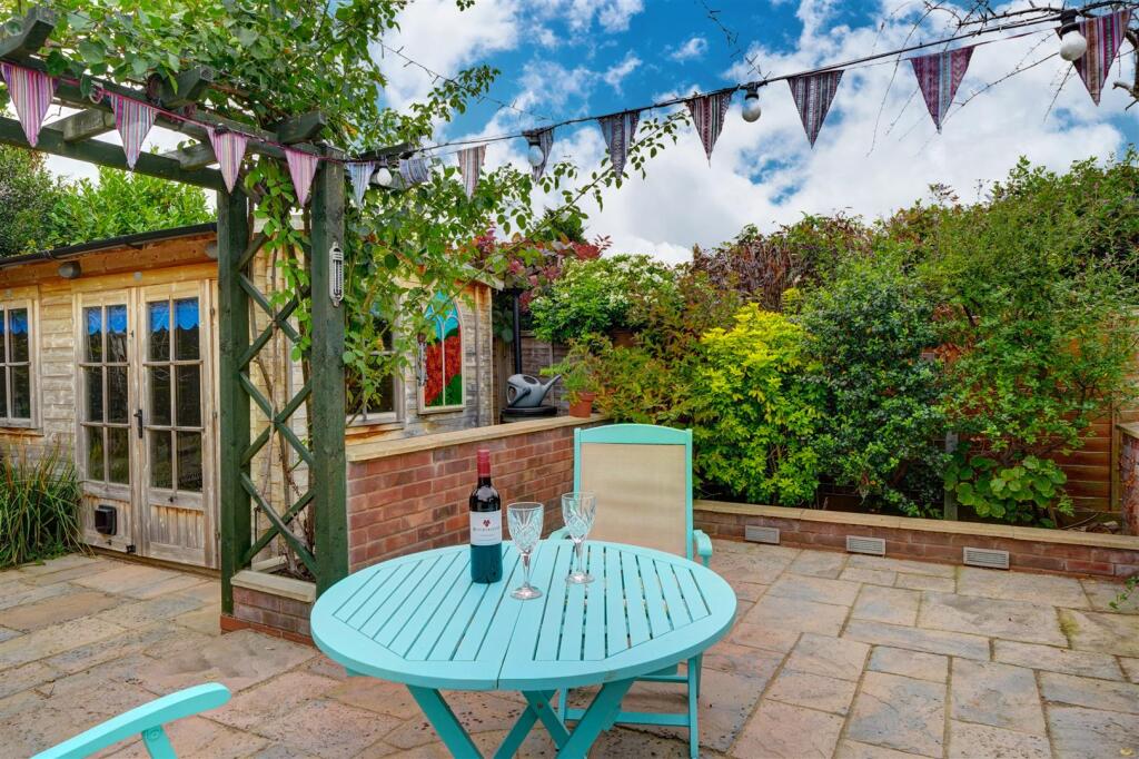 8 Lambert Rd (12).jpg