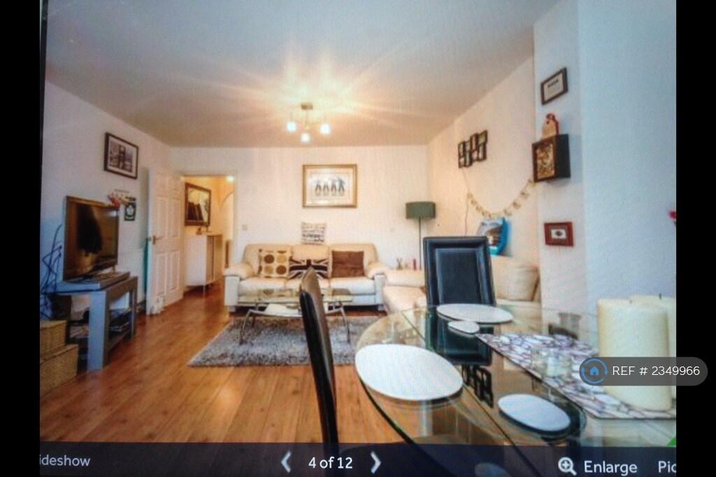 Living/Dining Area