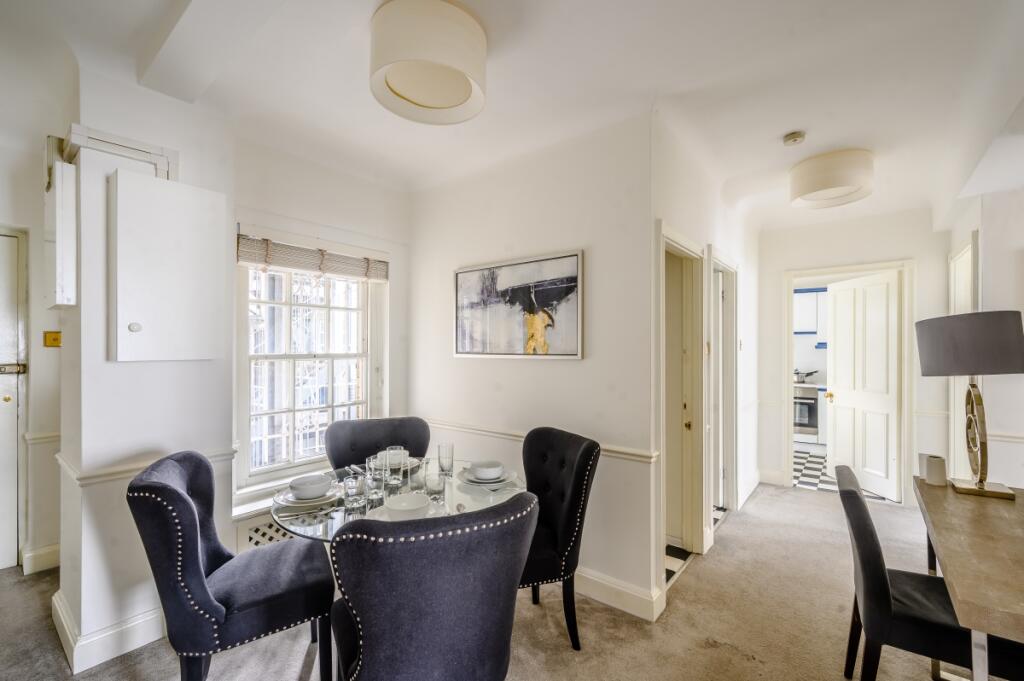 8444245-interior11