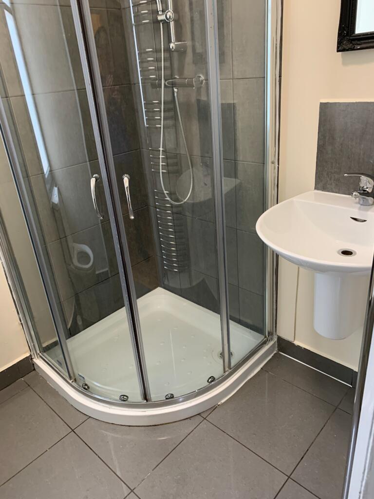A modern and clean bathroom featuring a spaciou...