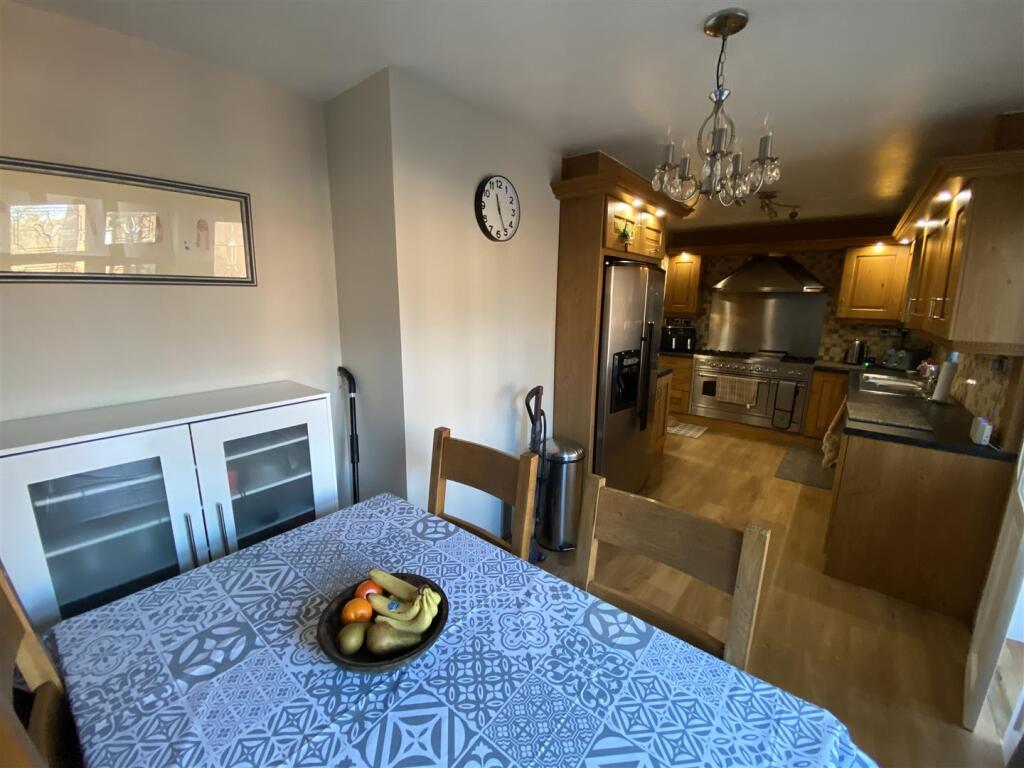 Kitchen: