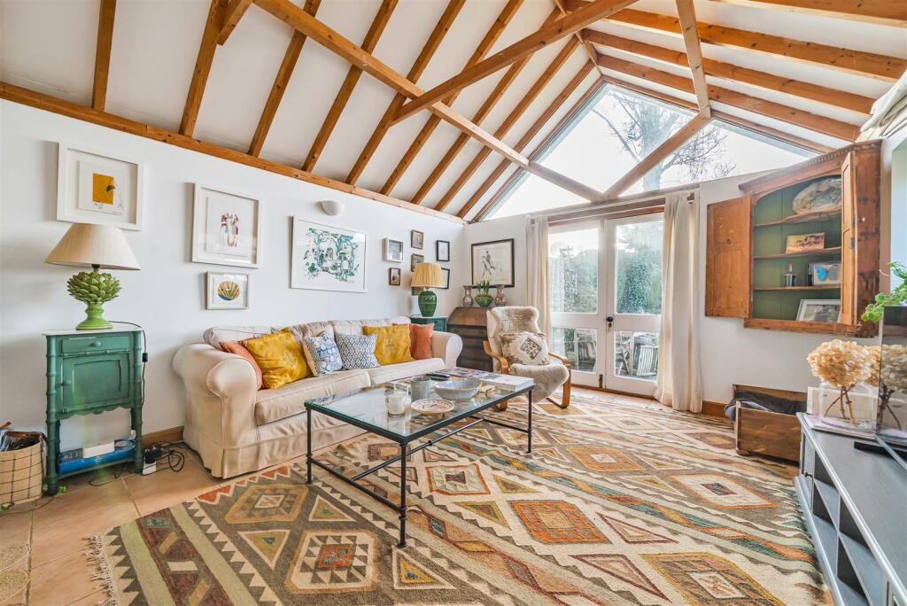 Sitting room 1.jpg