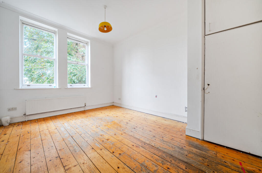 1368596-7-68f2160...