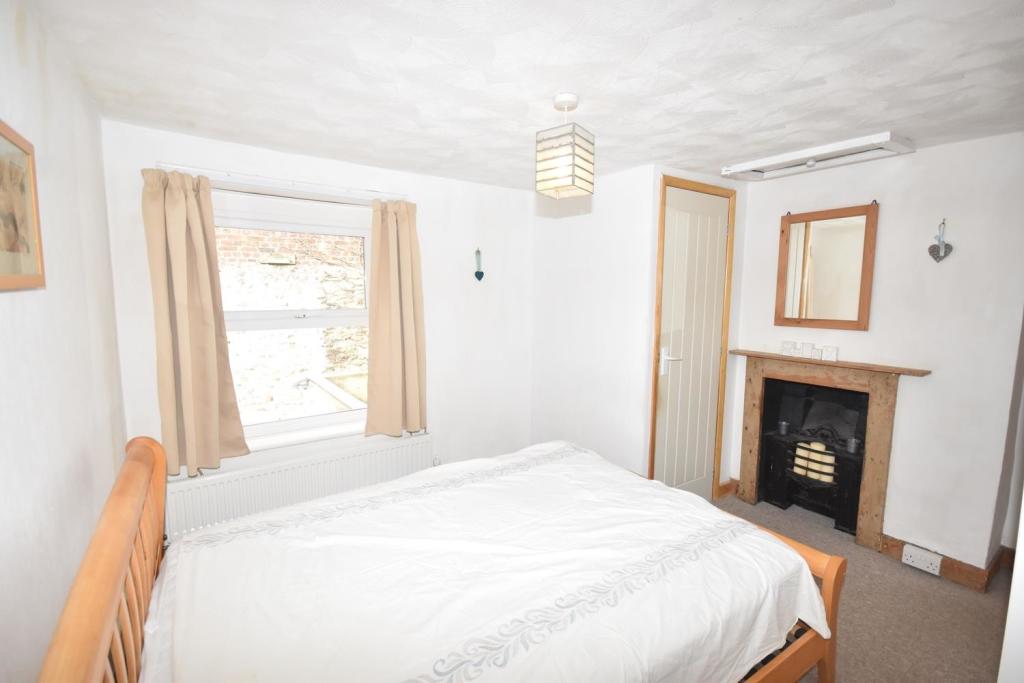 Bedroom 2.JPG