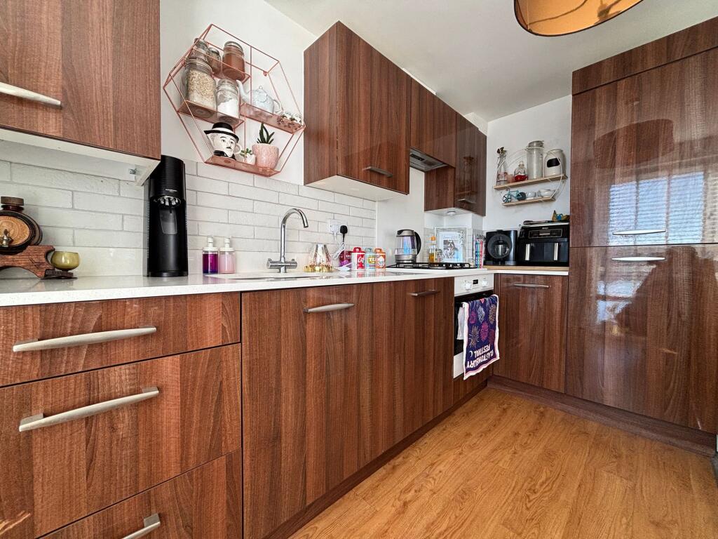 Lounge &amp; Kitchen