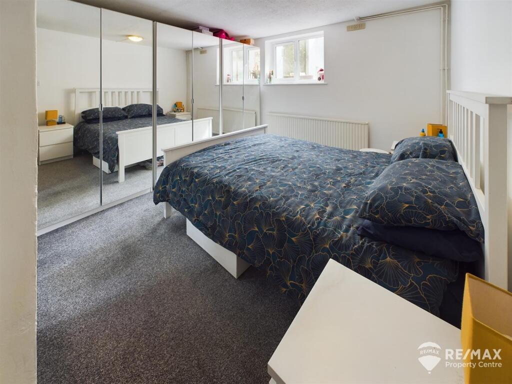 Bedroom 1.jpg