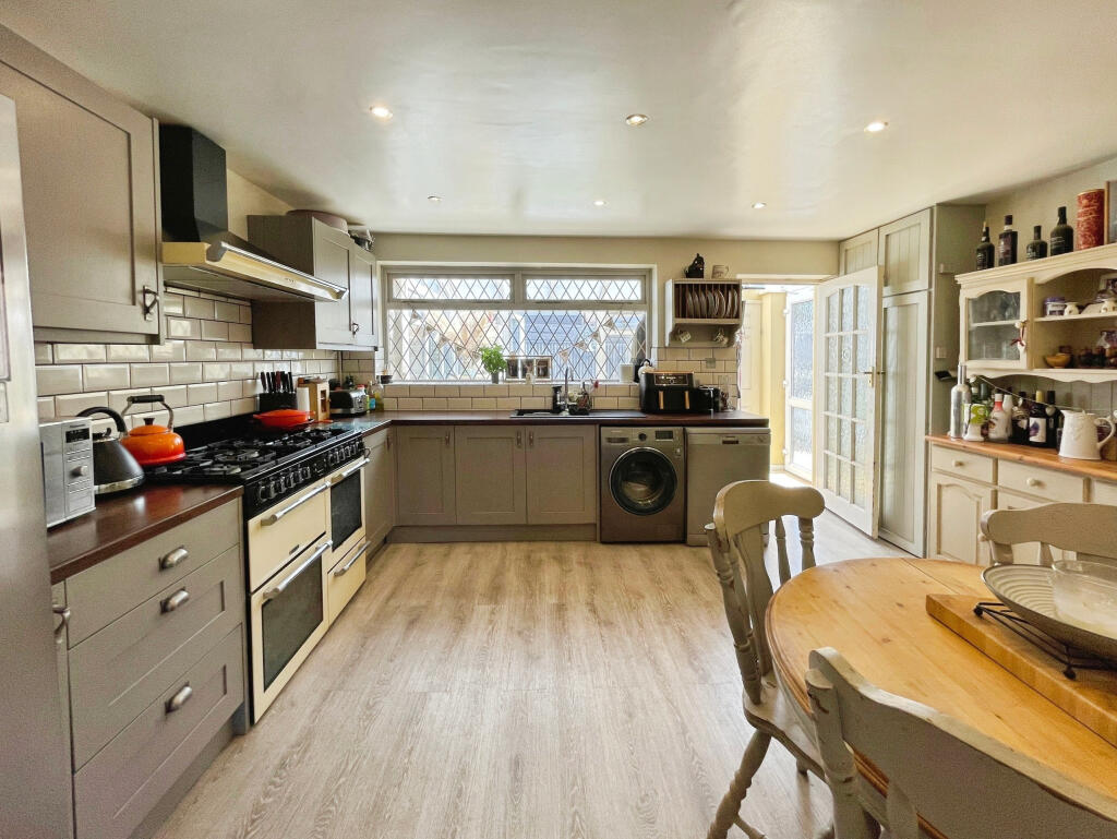 Kitchen/Dining