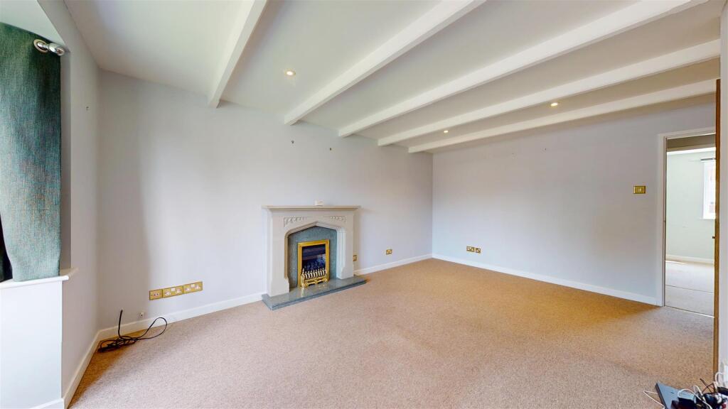 Willow Court 1 Living ROom 2.jpg