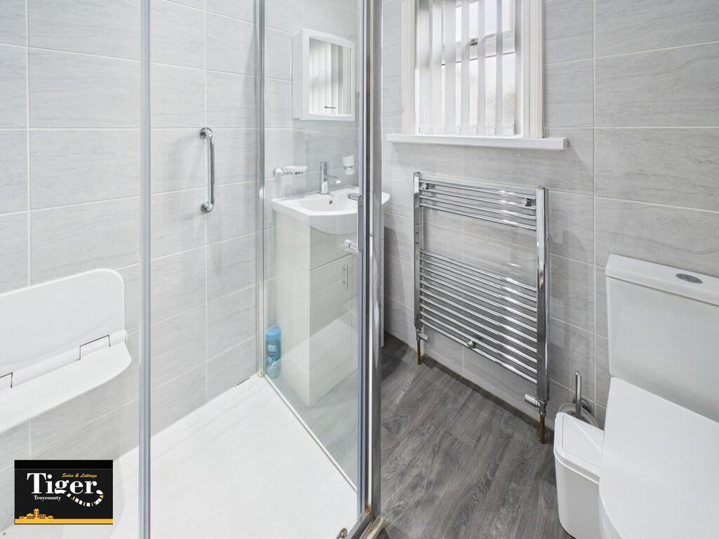 CAM02176G0-PR0724...