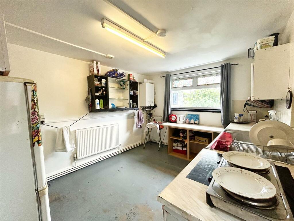 Flat 2 kitchen