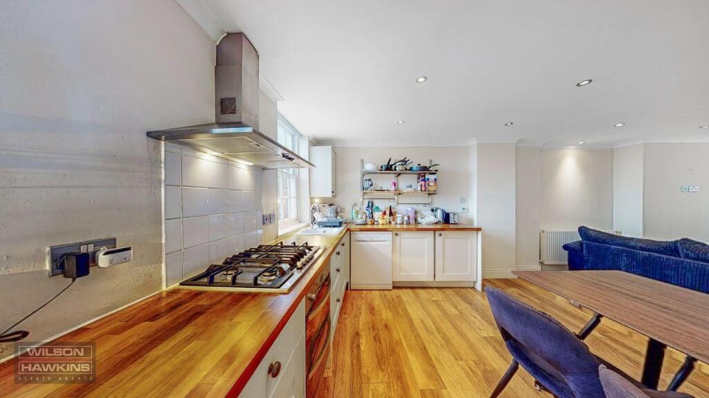 4 Crown Street - aHg3e8268iI7vizjLBKC.jpg
