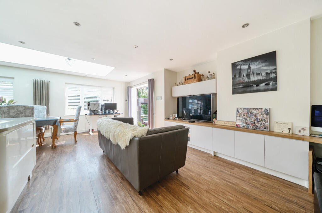 1340530-4-689f02d...