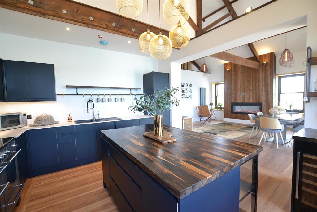 kitchen..JPG