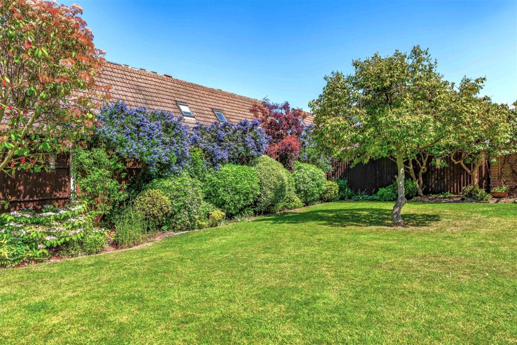 5 Banks Crescent-06.jpg