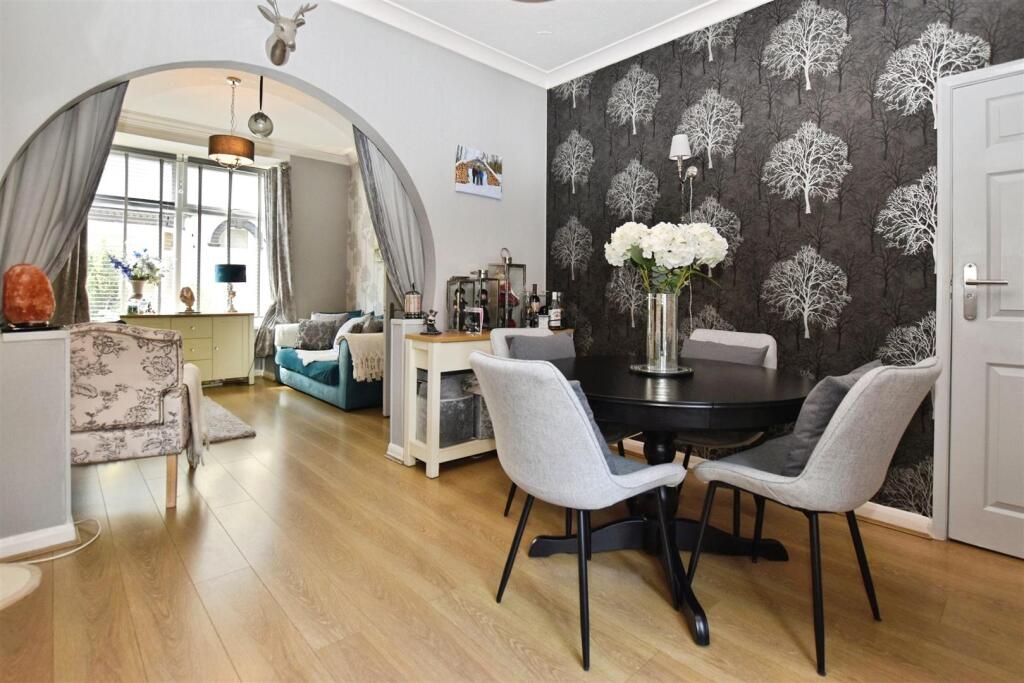 f9e1e95e-dining 20to 20lounge.JPG