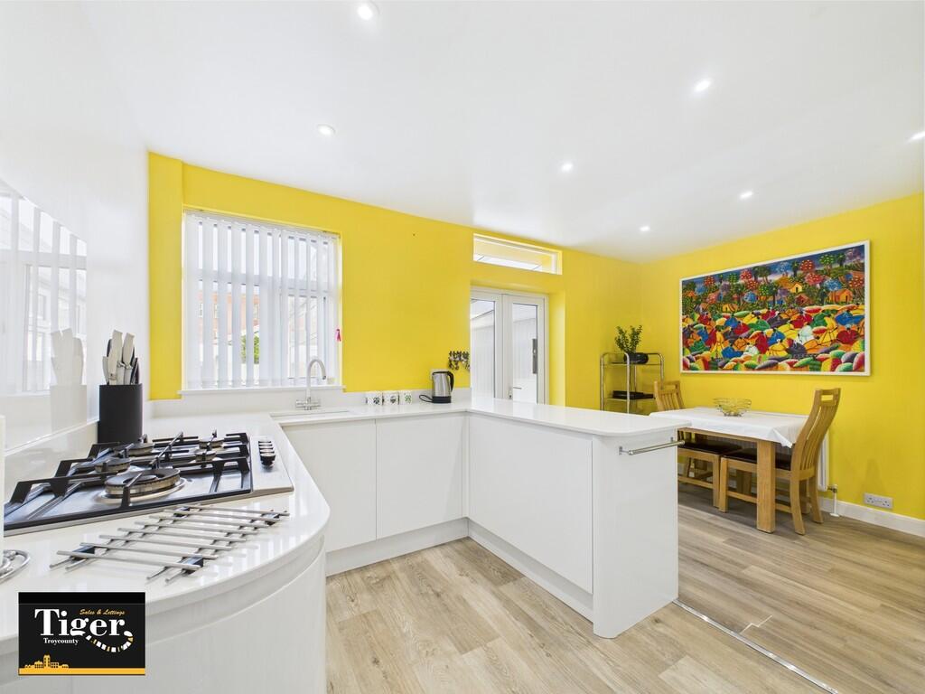 CAM02176G0-PR0567...