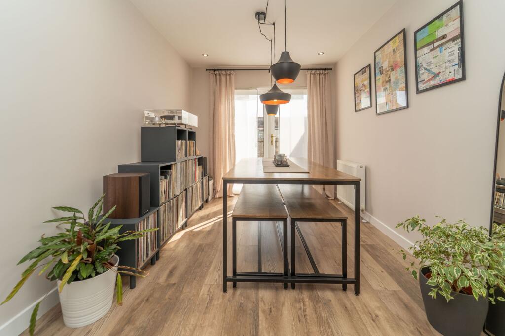 Lounge/Dining Room