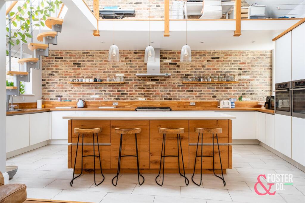 15 SURRENDEN CRESCENT FINSHED EDITS-19.JPG