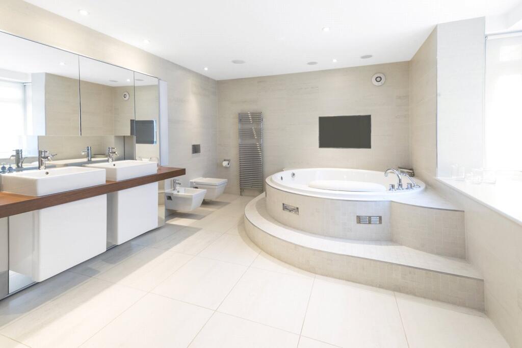 Principal Bathroom